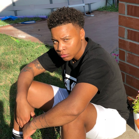 Meet your Posher, Cresha - Picture 1 of 1